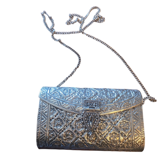 Vintage Silver Embossed Metal Clutch Bag with Chain Strap - Picture 2 of 5